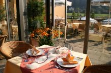 Wintergarten Tisch (Sabine Köhler).JPG